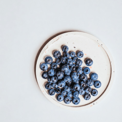 Entdecke, wie du mit veganem Hirse-Porridge voller Eisen und pflanzlicher Nährstoffe gesund und lecker in den Tag startest. Schritt-für-Schritt-Rezept, Tipps & Variationen.