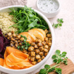 Wärmende vegane Winterbowls voller Geschmack – einfach, gesund & perfekt für Familien. Entdecke 5 Rezepte, die dich von innen wärmen.