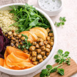 Rote-Bete-Hirse-Bowl – vegane Winterbowl mit Roter Bete, Hirse, Apfel und Nüssen, wärmend, eisenreich und alltagstauglich